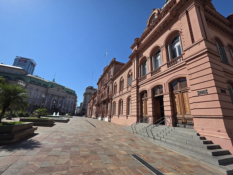 Plaza de Mayo & Casa Rosada in Buenos Aires