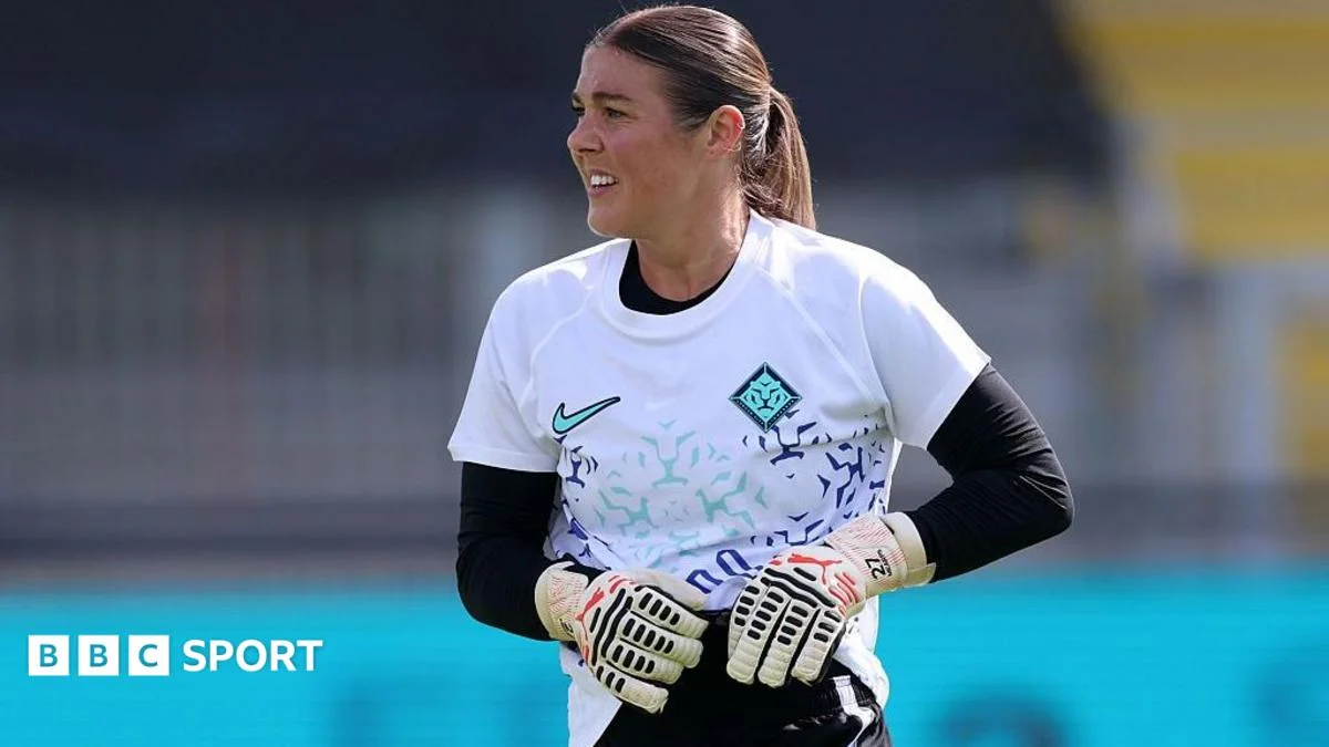Earps eyes Man Utd reunion as WSL comeback nears