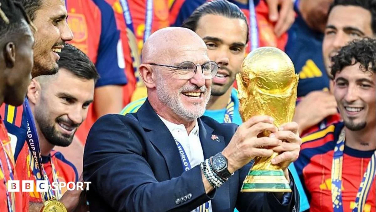 De la Fuente extends Spain contract to 2032