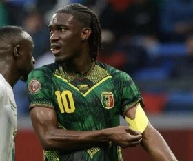 Chelsea offered chance to sign ex-Spurs midfielder