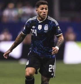 Chelsea to pursue new midfielder in January
