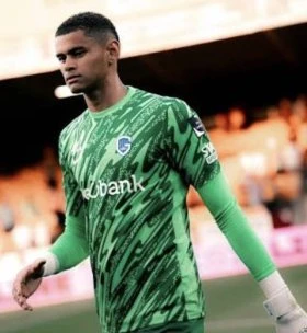 Liverpool make bid for goalkeeper Lucca Brughmans
