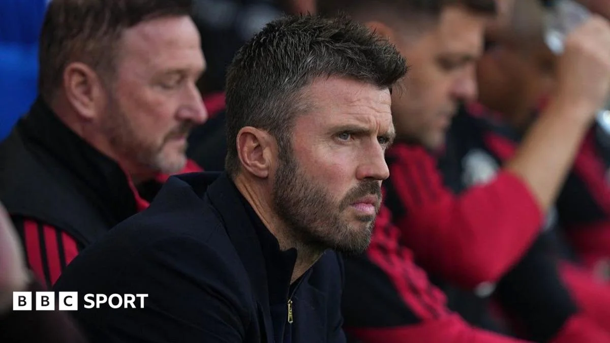 Neville brands Manchester United 'pathetic' after 1-1 draw at Fulham
