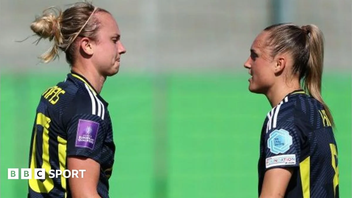 Scotland recall Sam Kerr and Martha Thomas for Czech Republic play-off