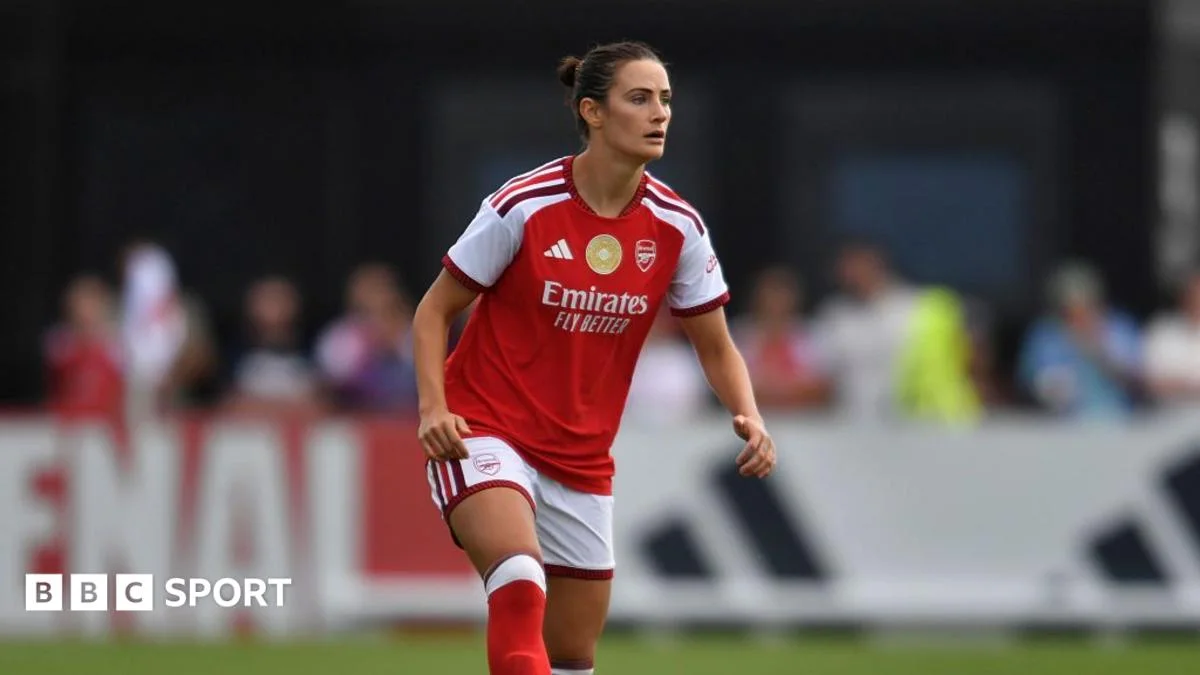 Emily Fox understood to have signed three-year deal to stay at Arsenal