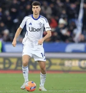 Chelsea and Manchester United monitor Como centre-back Jacobo Ramon