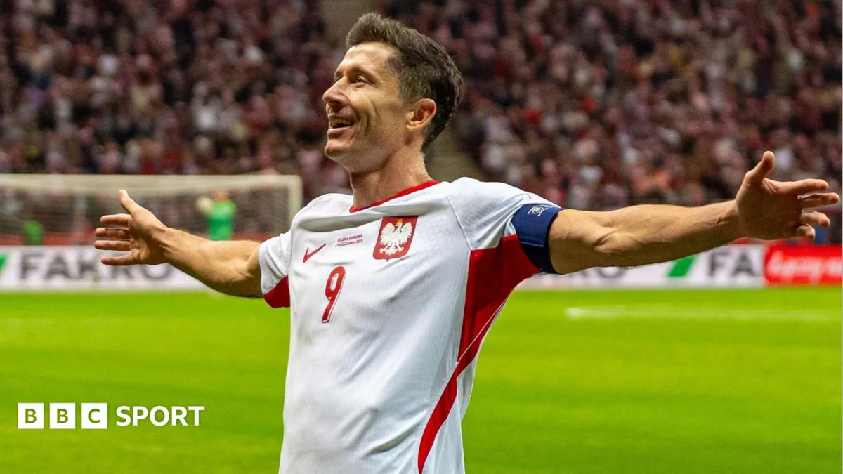 Lewandowski hat-trick fires Poland to 6-0 win over 10-man Romania