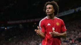 Everton weigh January loan approach for Man United striker Joshua Zirkzee