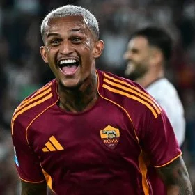Arsenal weigh summer 2027 bid for Roma full-back Wesley Franca