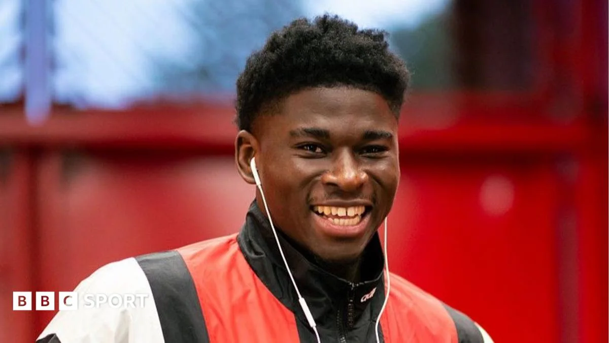 Carlos Baleba may wait until after international break for Man Utd debut