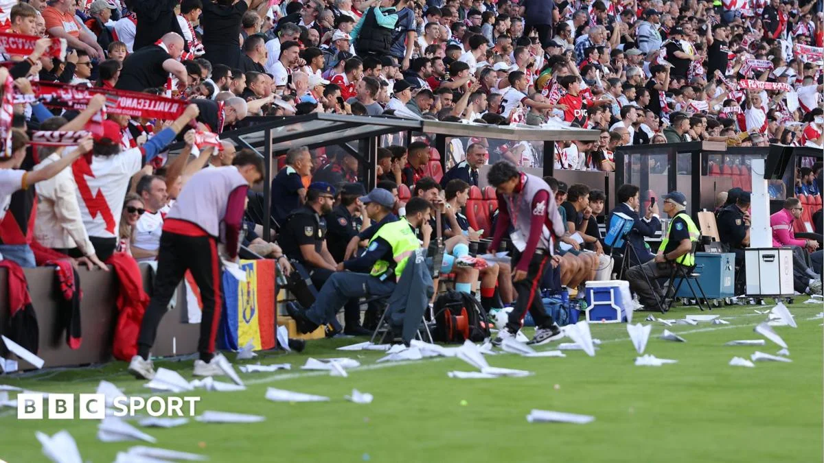 Rayo Vallecano v Athletic abandoned after Vallecas paper‑plane protest